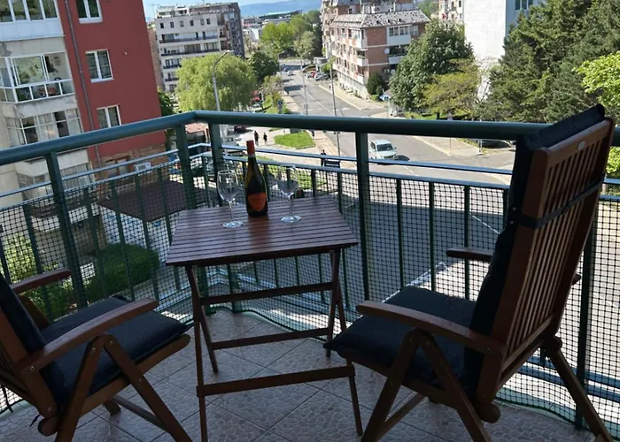Nesebar City Apartment נסבר